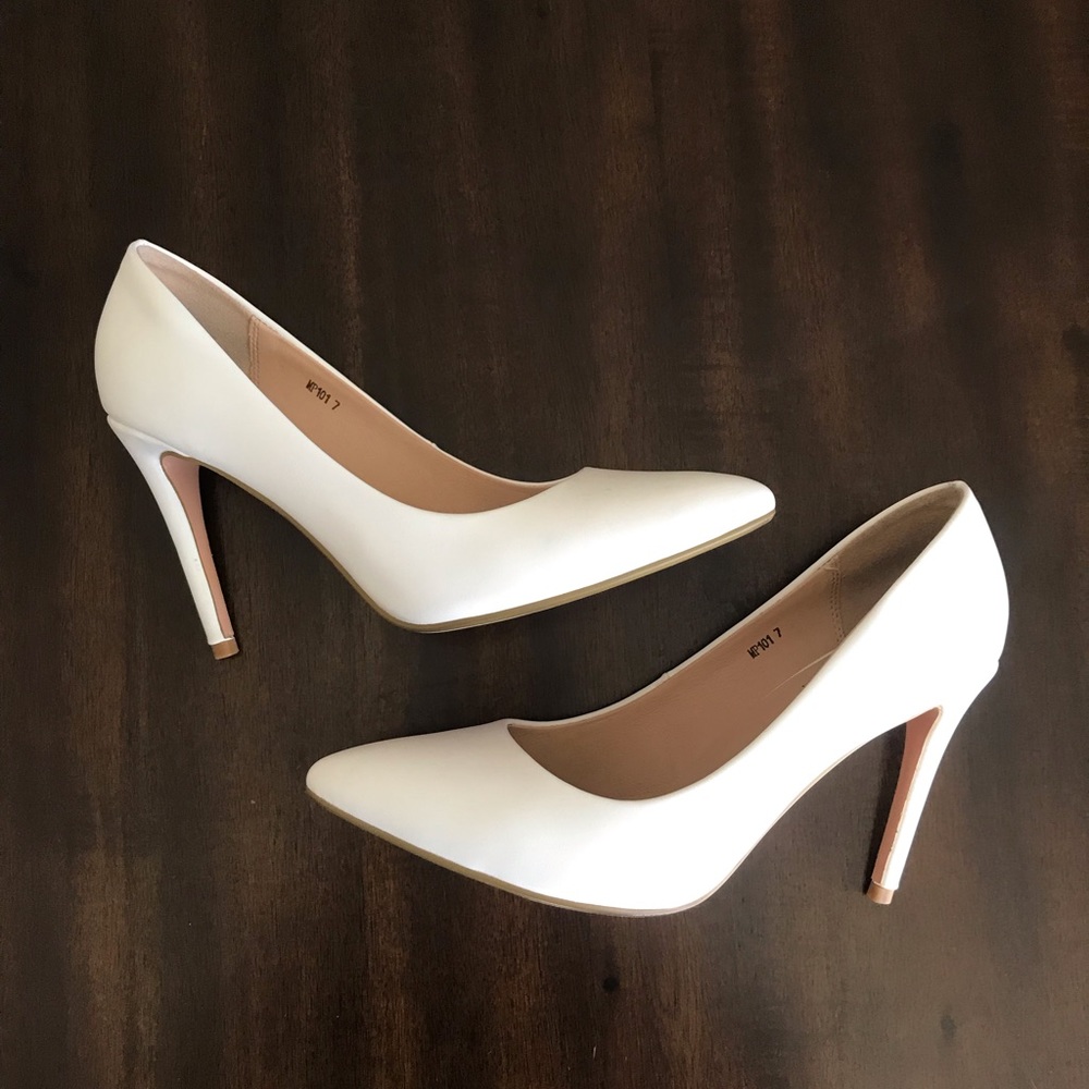 White heels size 7